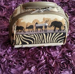 Safari purse